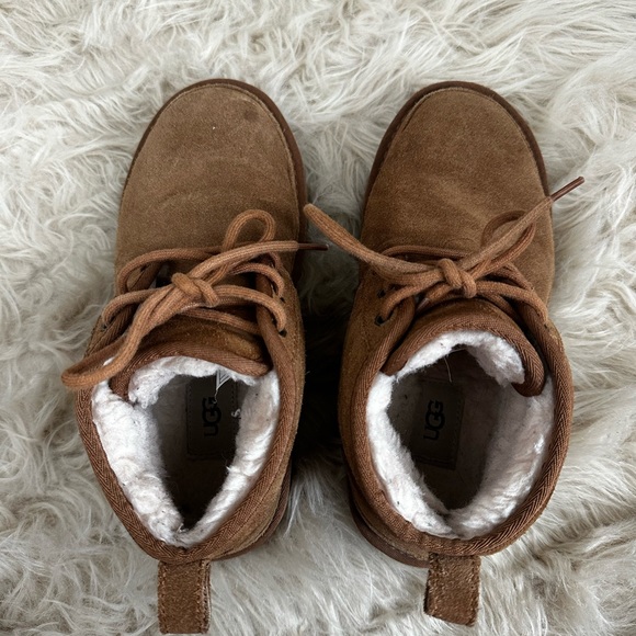 UGGS || Neumel Boot || size 7 || Tie up Uggs - Picture 4 of 5